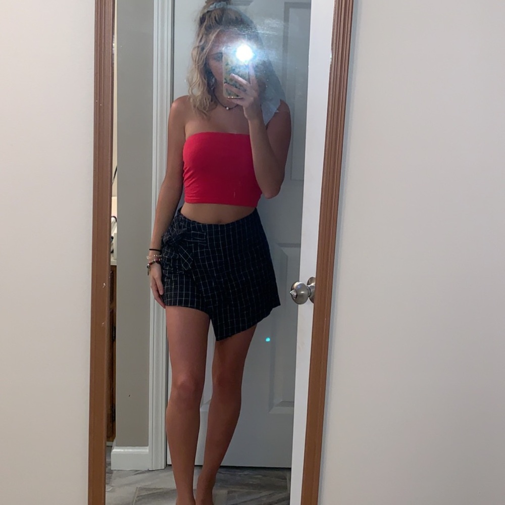 Super cute plaid shorts/skirt